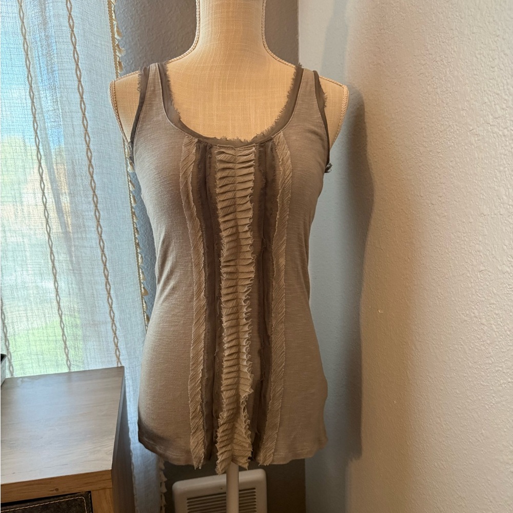 Women’s gray Ruffle-Front sleeveless Tank Top, medium